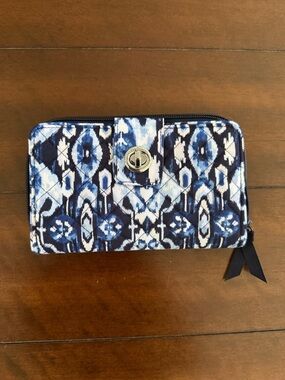Vera Bradley Blue Ikat Quilted Zip Wallet
